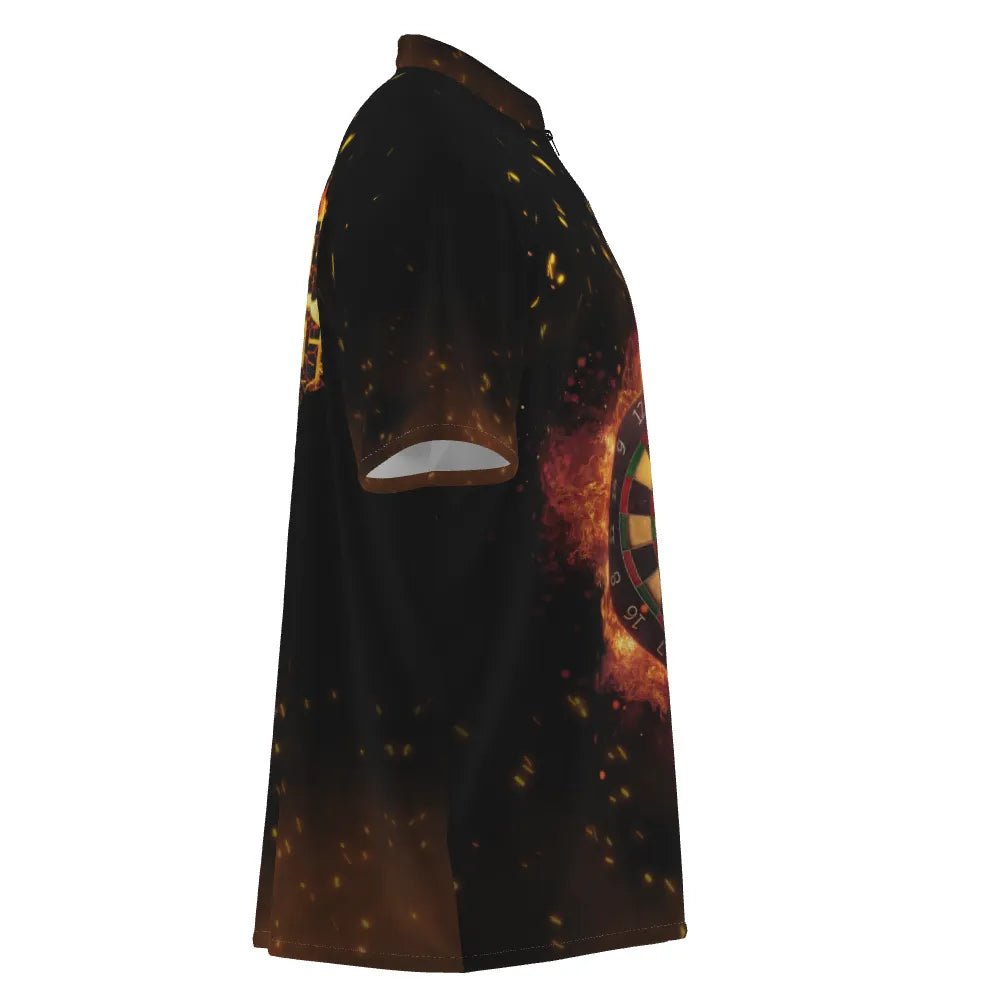 Personalisiertes Herren Polo Shirt mit Flammen Darts König Motiv, individuell anpassbares Feuer Darts Trikot für Männer C238 - Outfitsuche