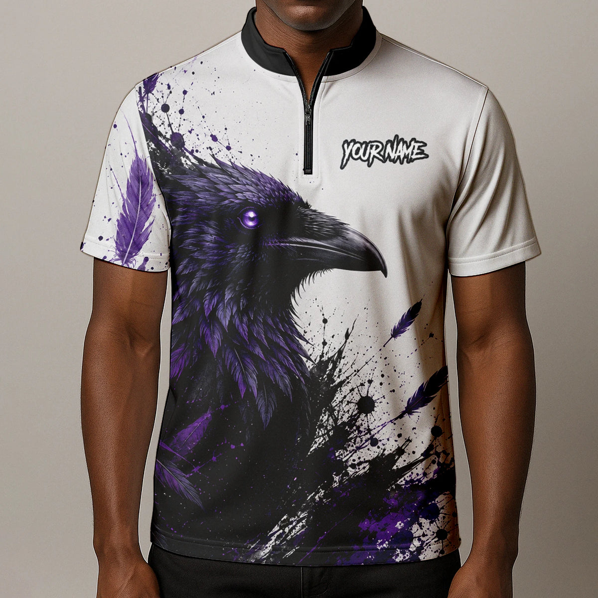 Personalisiertes Dartshirt mit weiß-schwarz-violettem Raben für Herren Z888