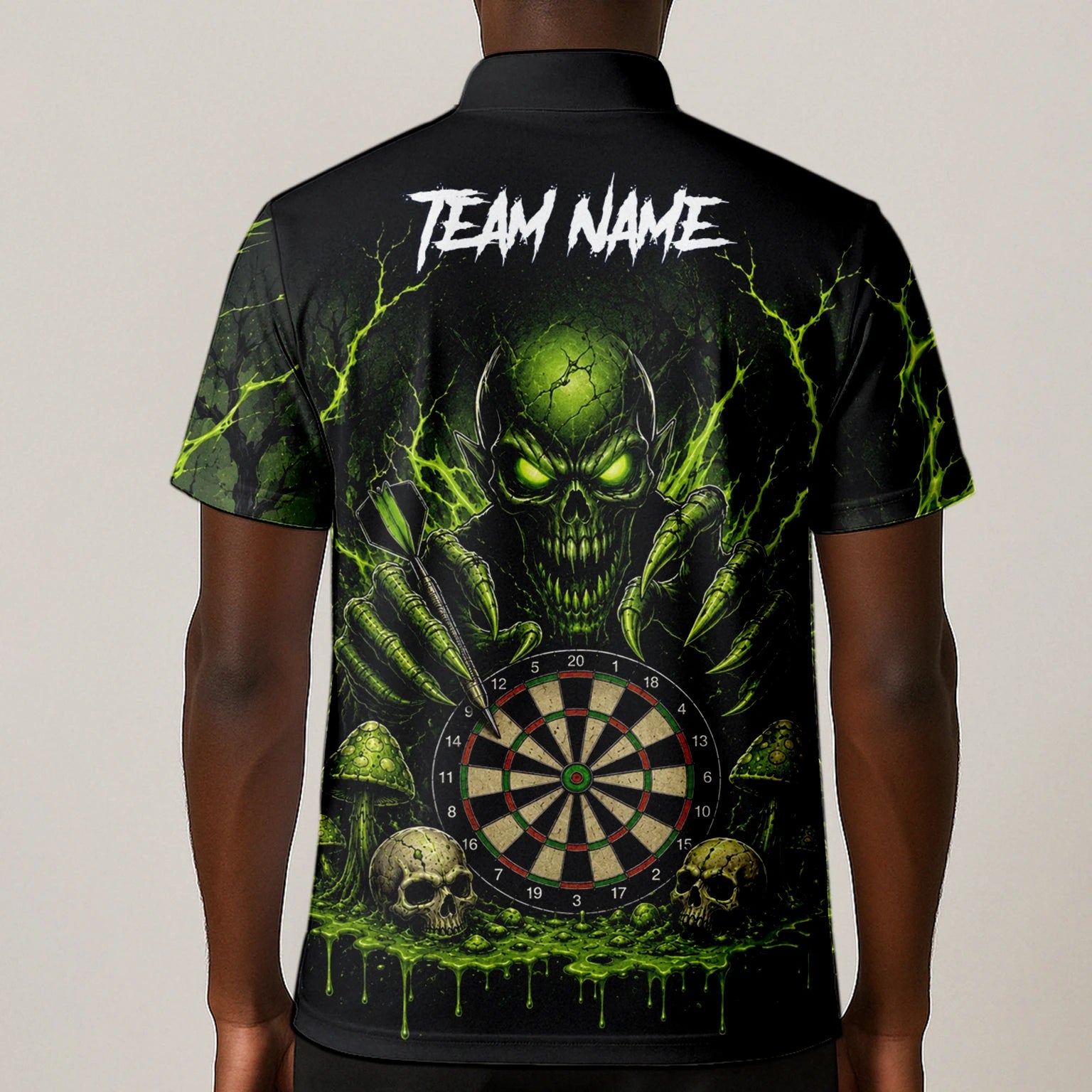 Personalisiertes Schwarz-grünes Monster-Totenkopf-Dartboard Dartshirt für Herren A277