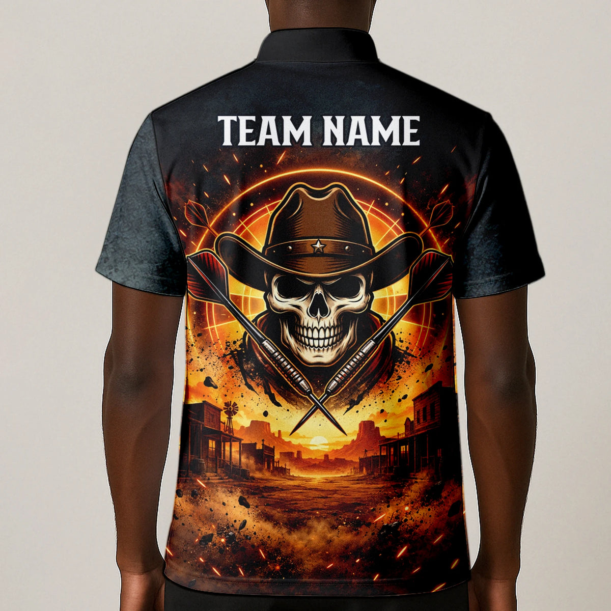 Personalisiertes Dartshirt in Schwarz und Orange mit Western-Cowboy-Totenkopf und Dartscheibe für Herren L8691