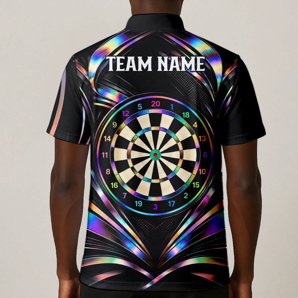Personalisiertes Dartshirt in Schwarz mit regenbogenfarbenen Schwüngen und Dartscheibe für Herren Y5240