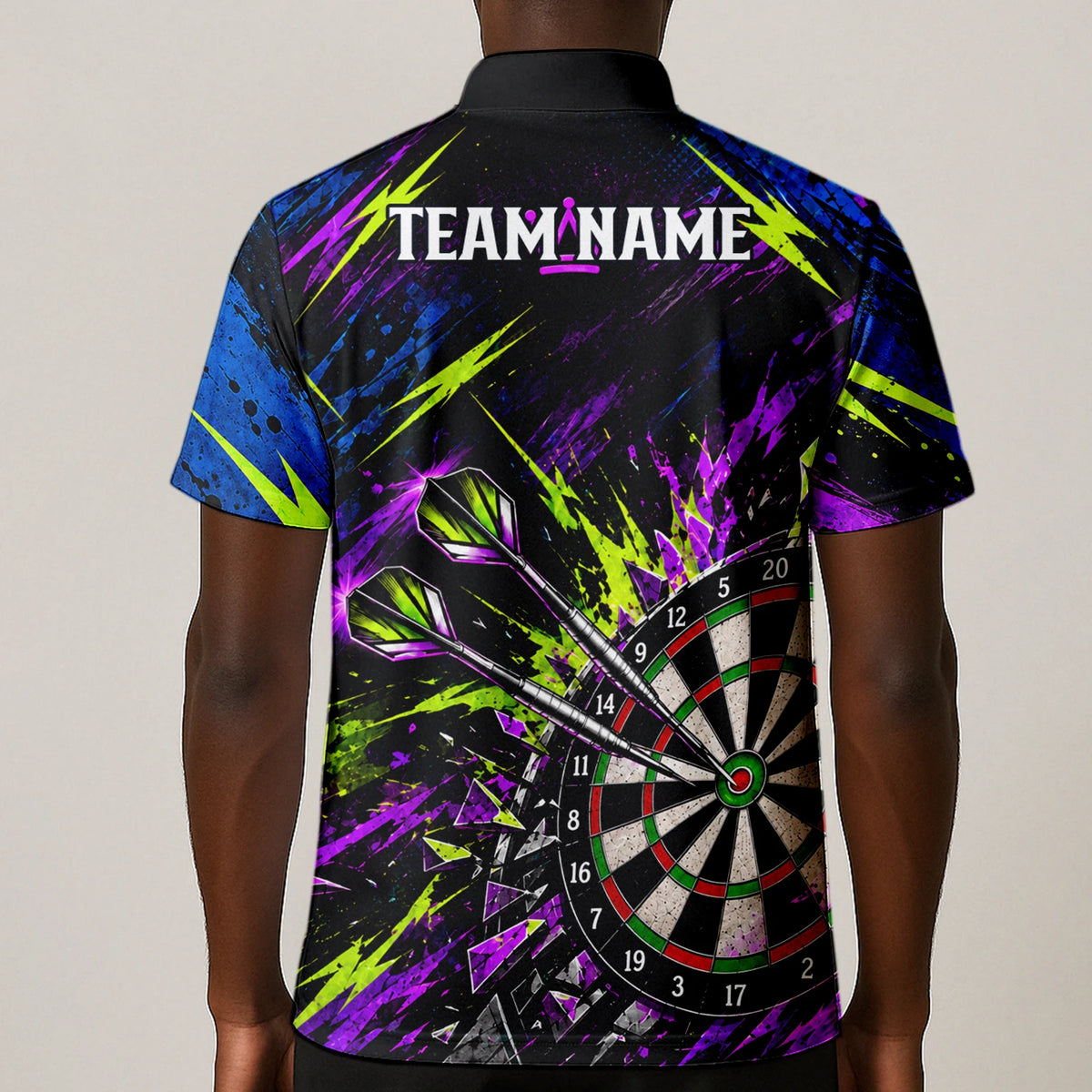 Personalisiertes Dartshirt in Schwarz, Grün und Lila mit grinsender Katze und Dartscheibe für Herren U0497