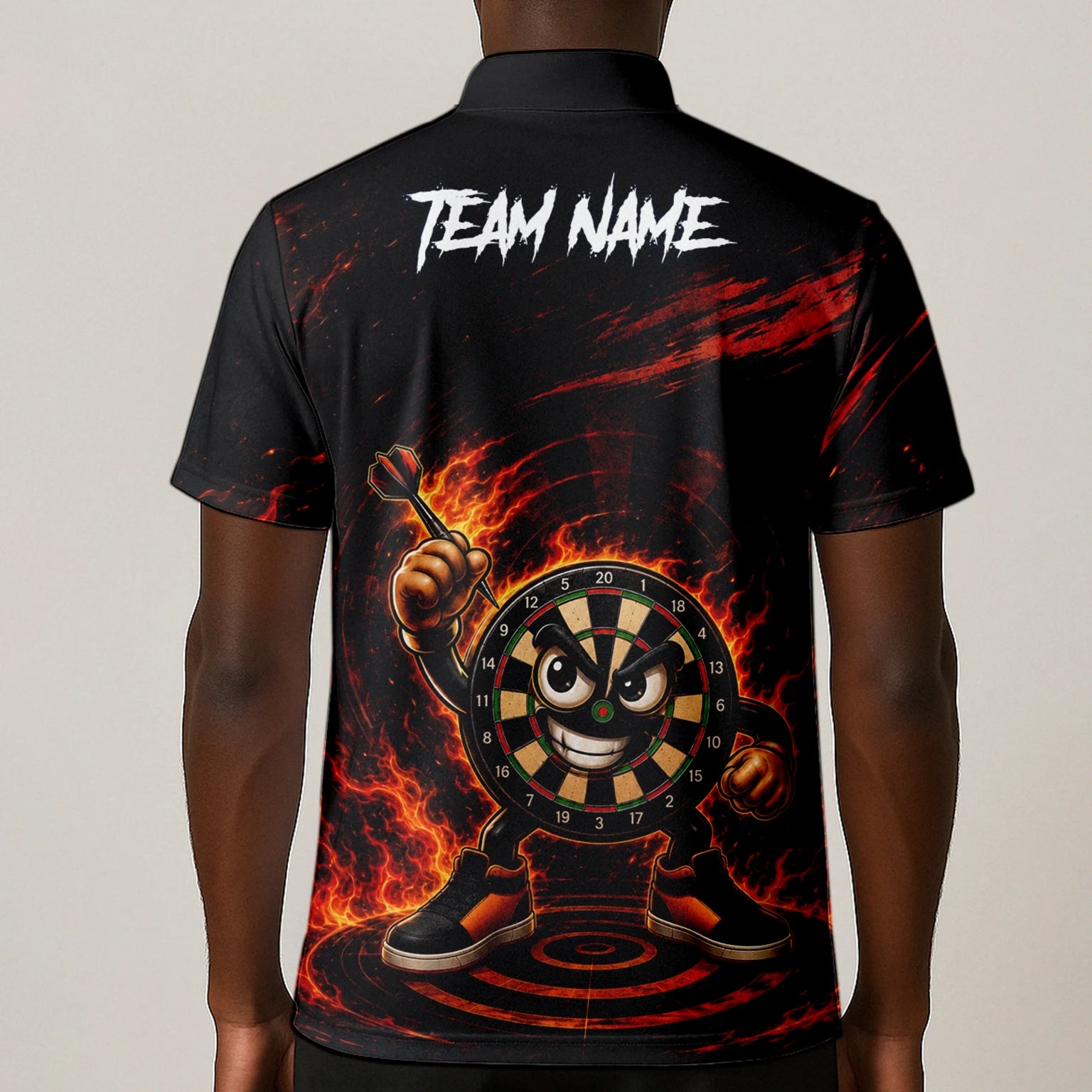Personalisiertes Schwarz-rotes Flammen-Dartboard-Dartshirt für Herren W224
