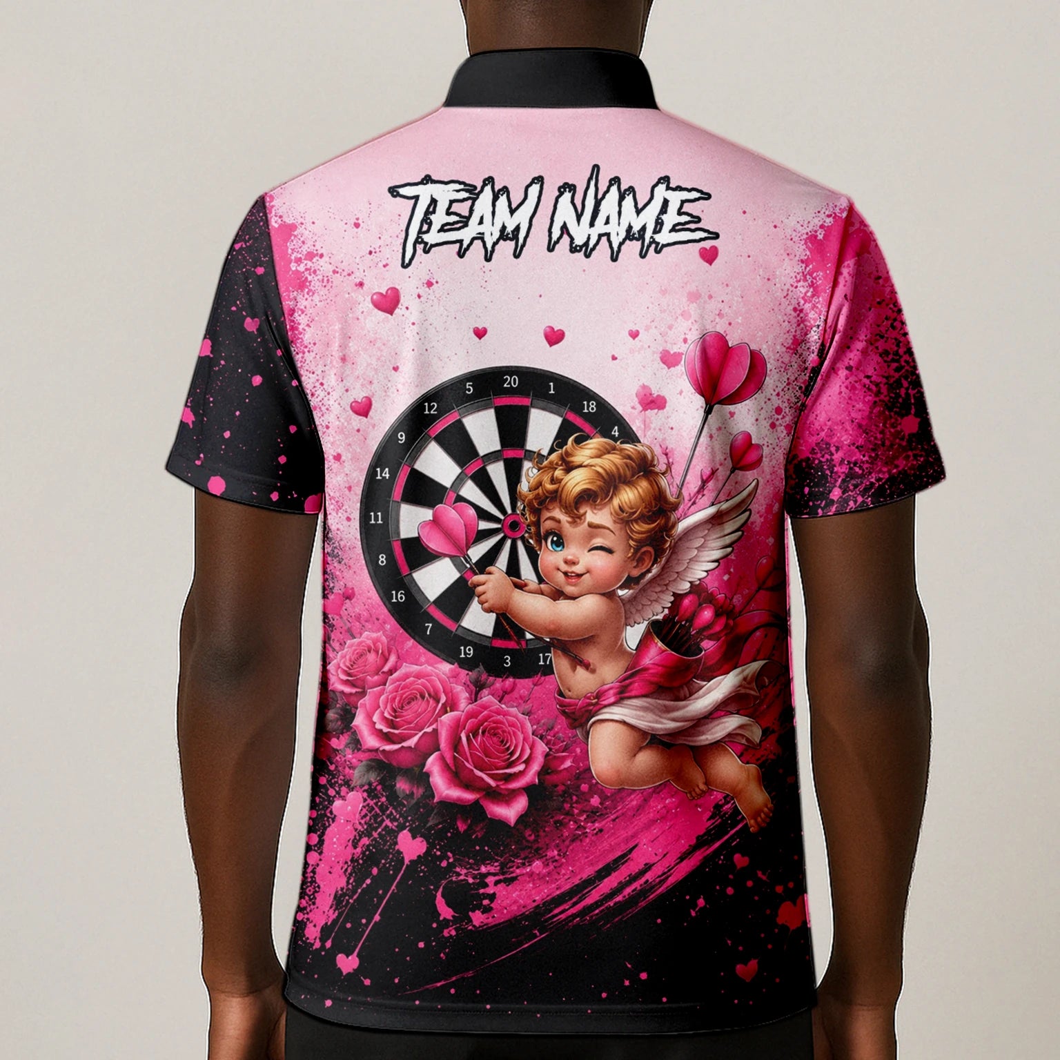 Personalisiertes Pink-schwarzes Amor-Dartboard Dartshirt für Herren I643