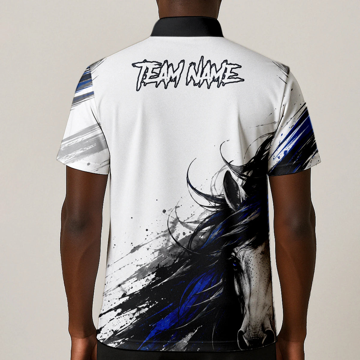 Personalisiertes Dartshirt mit weiß-schwarz-blauem steigenden Pferd für Herren O686