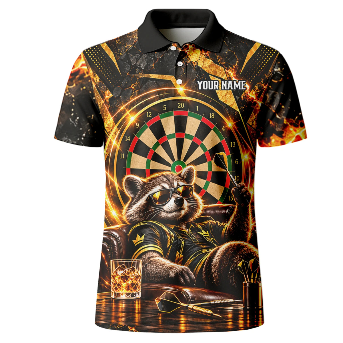Personalisiertes Dartshirt mit schwarz-goldenem Waschbären und Dartscheibe für Herren B7615