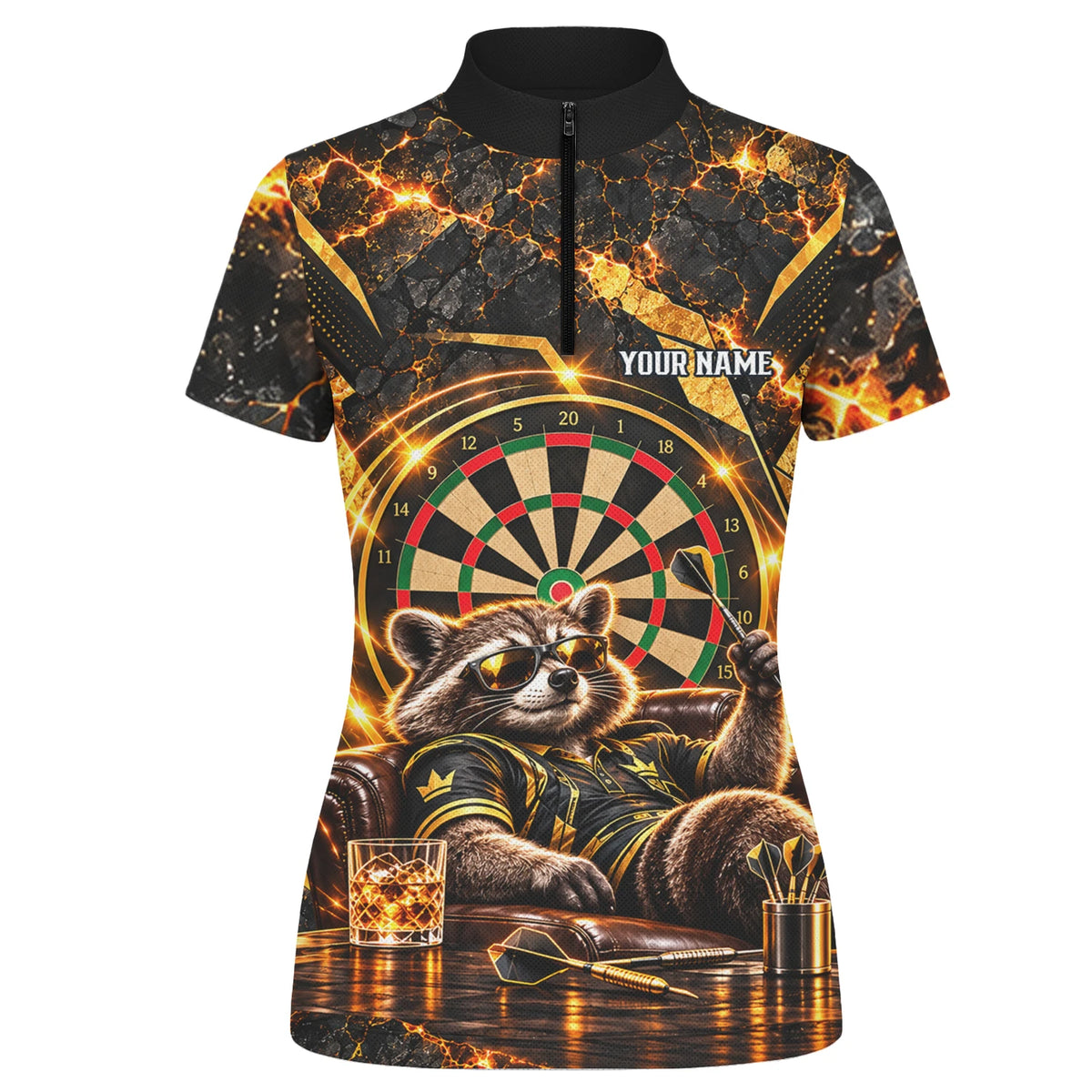Personalisiertes Dartshirt mit schwarz-goldenem Waschbären und Dartscheibe für Damen B7615