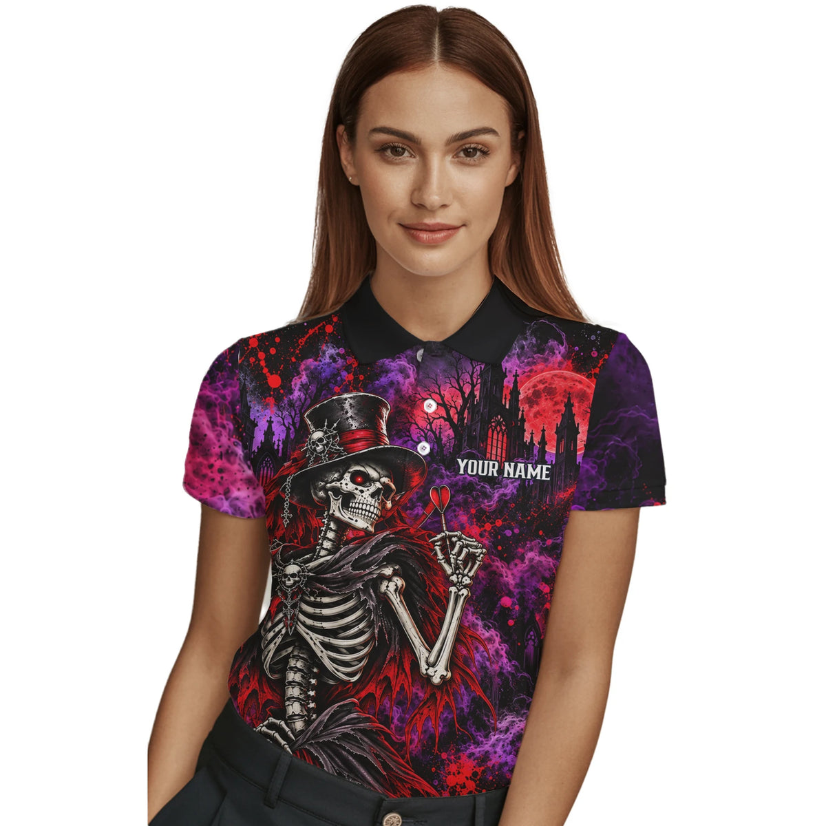 Personalisiertes Dartshirt in Schwarz, Rot und Lila mit Skelett, Zylinder und Dartscheibe für Damen P3058