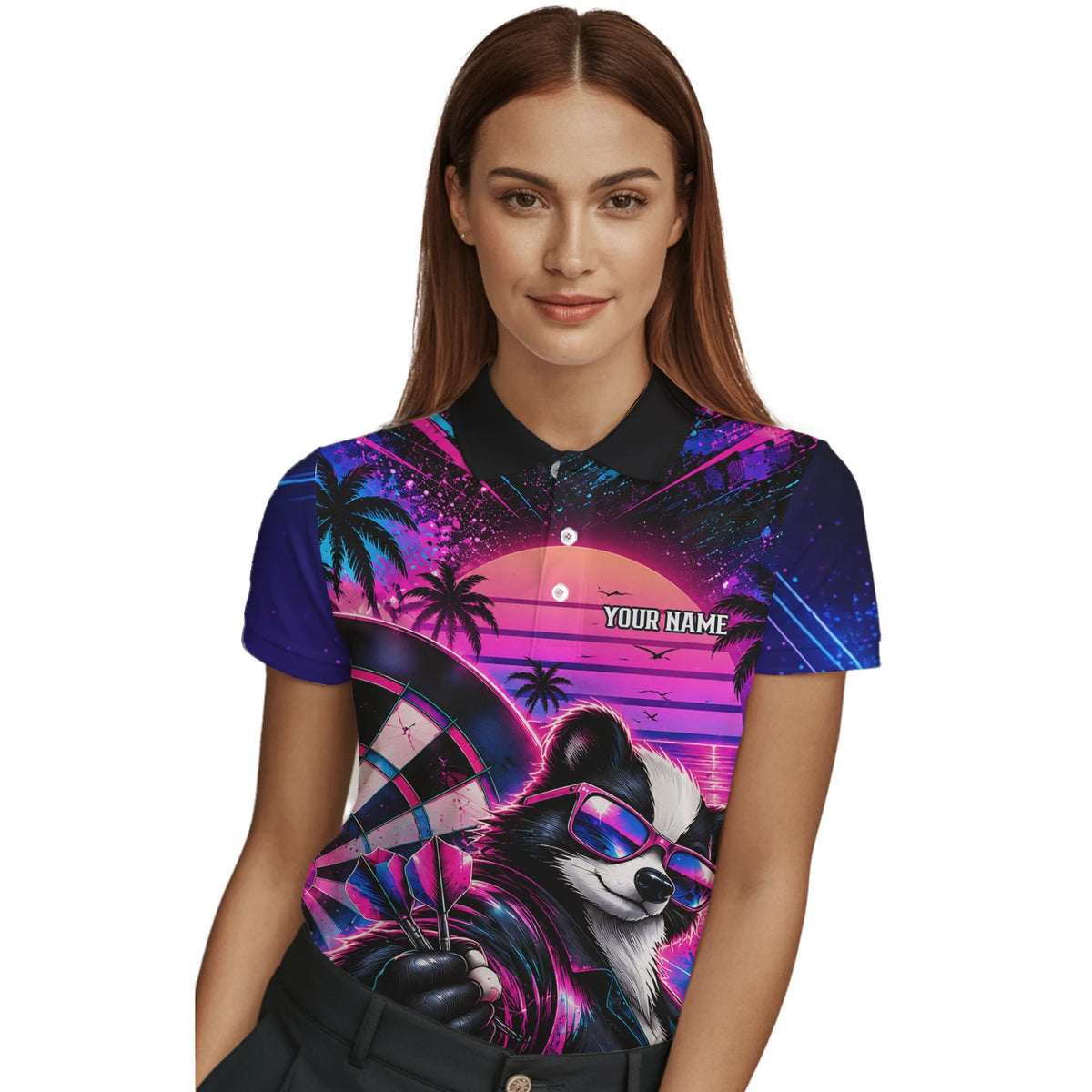 Personalisiertes Dartshirt in Pink, Lila und Blau mit Neon-Waschbären, Palmen, Sonnenuntergang und Dartscheibe für Damen N5114