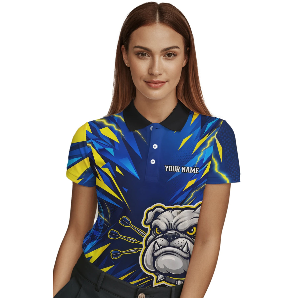 Personalisiertes Dartshirt in Blau und Gelb mit Bulldogge, Blitzen und Dartscheibe für Damen H1141