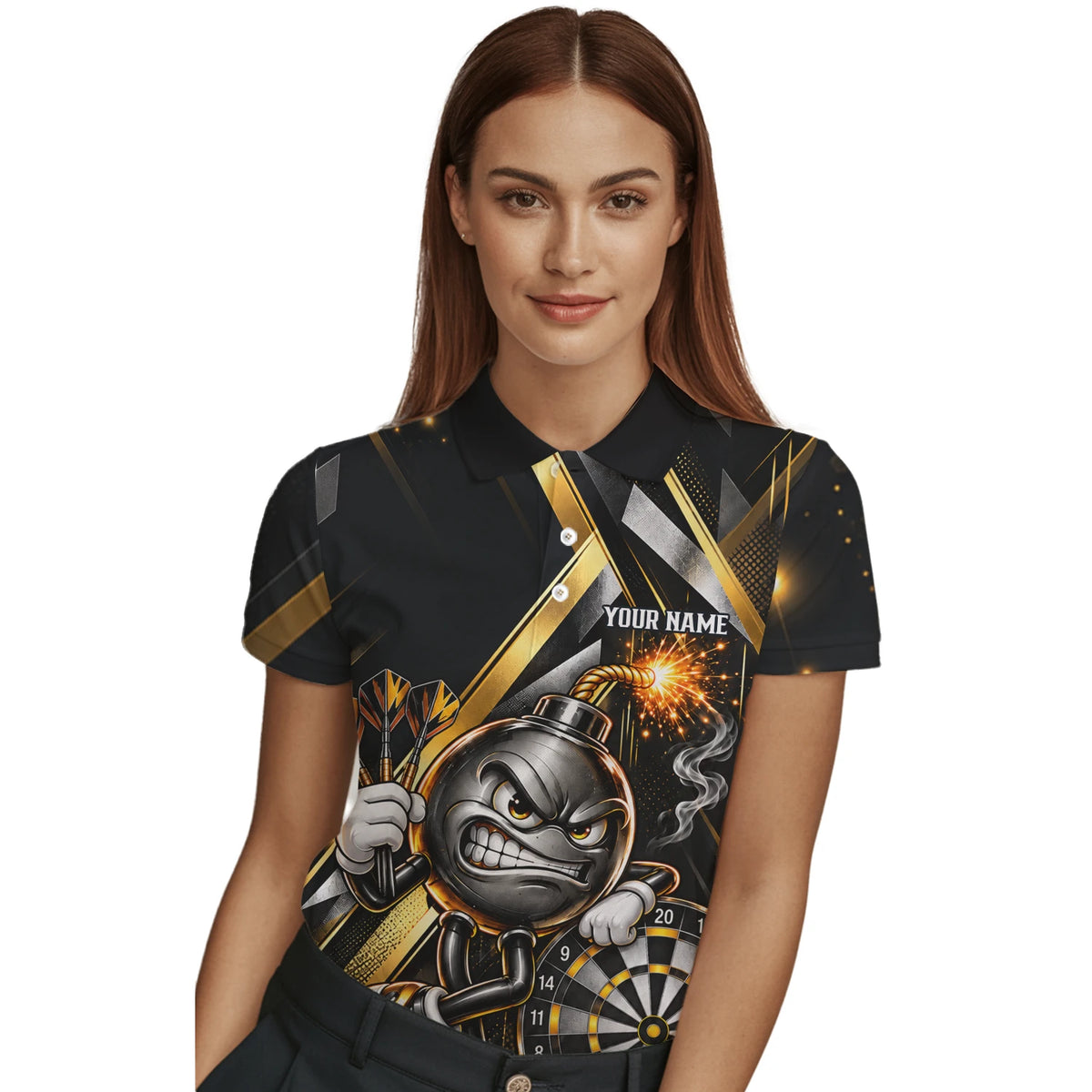 Personalisiertes Dartshirt in Schwarz und Gold mit wütender Comic-Bombe, Pokal und Dartscheibe für Damen R0150