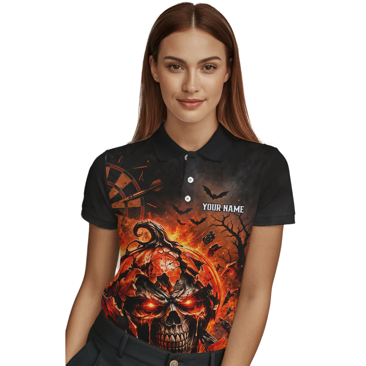 Personalisiertes Dartshirt in Schwarz und Orange mit flammendem Kürbis-Totenkopf und Dartscheibe für Damen S4076