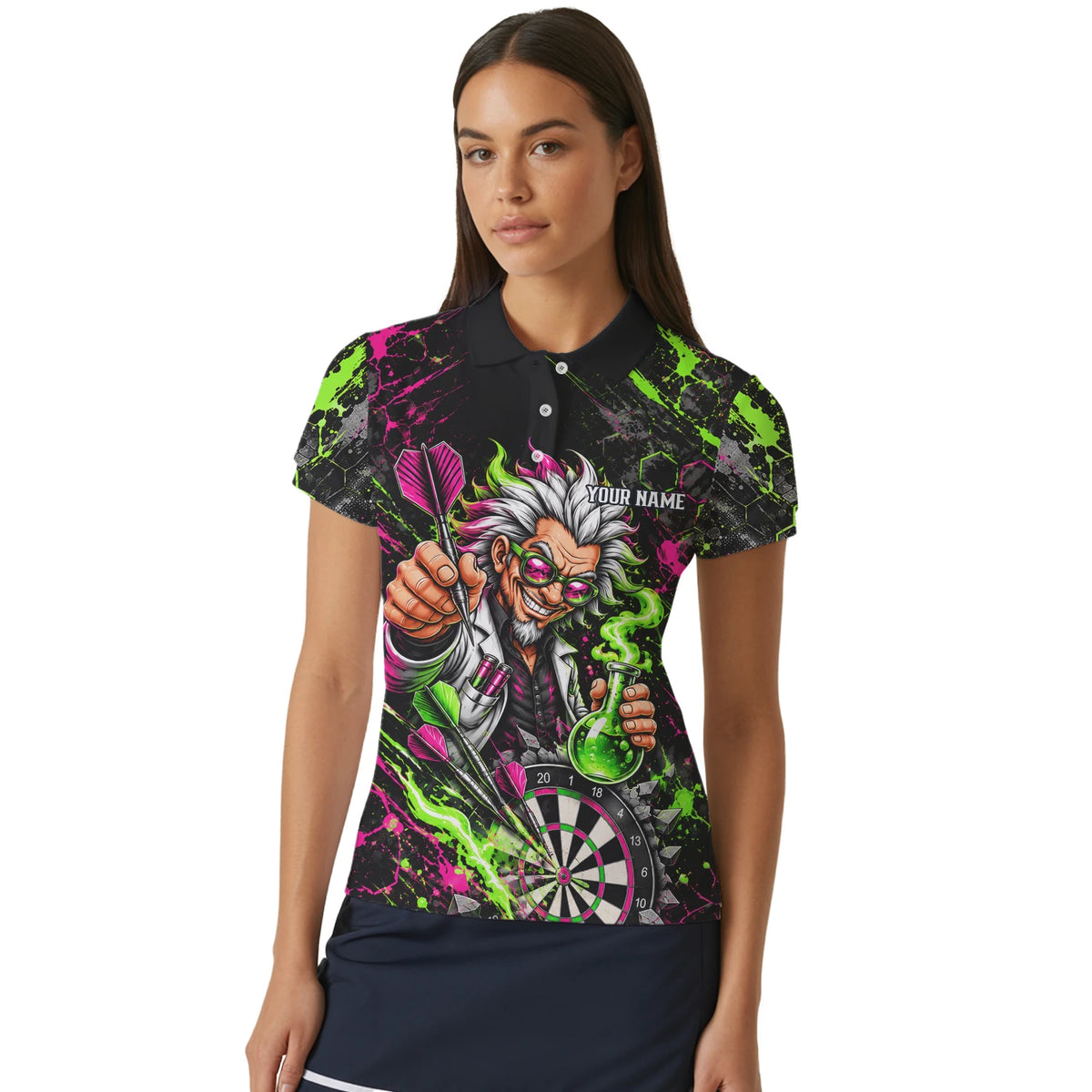 Personalisiertes Dartshirt in Schwarz, Grün und Pink mit verrücktem Wissenschaftler und Dartscheibe für Damen F9179