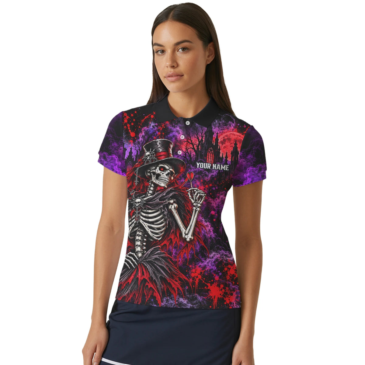 Personalisiertes Dartshirt in Schwarz, Rot und Lila mit Skelett, Zylinder und Dartscheibe für Damen P3058