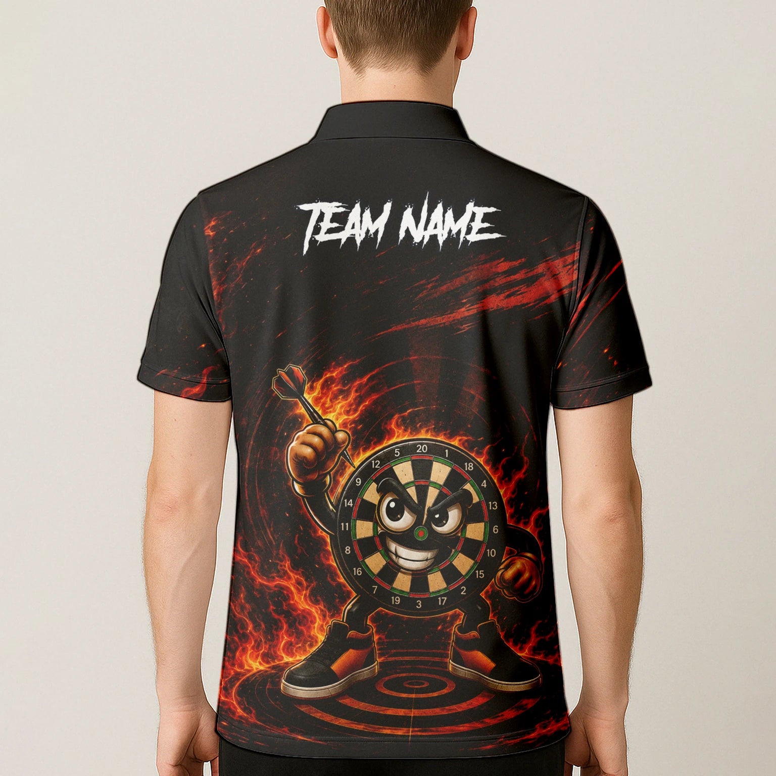 Personalisiertes Schwarz-rotes Flammen-Dartboard-Dartshirt für Herren W224