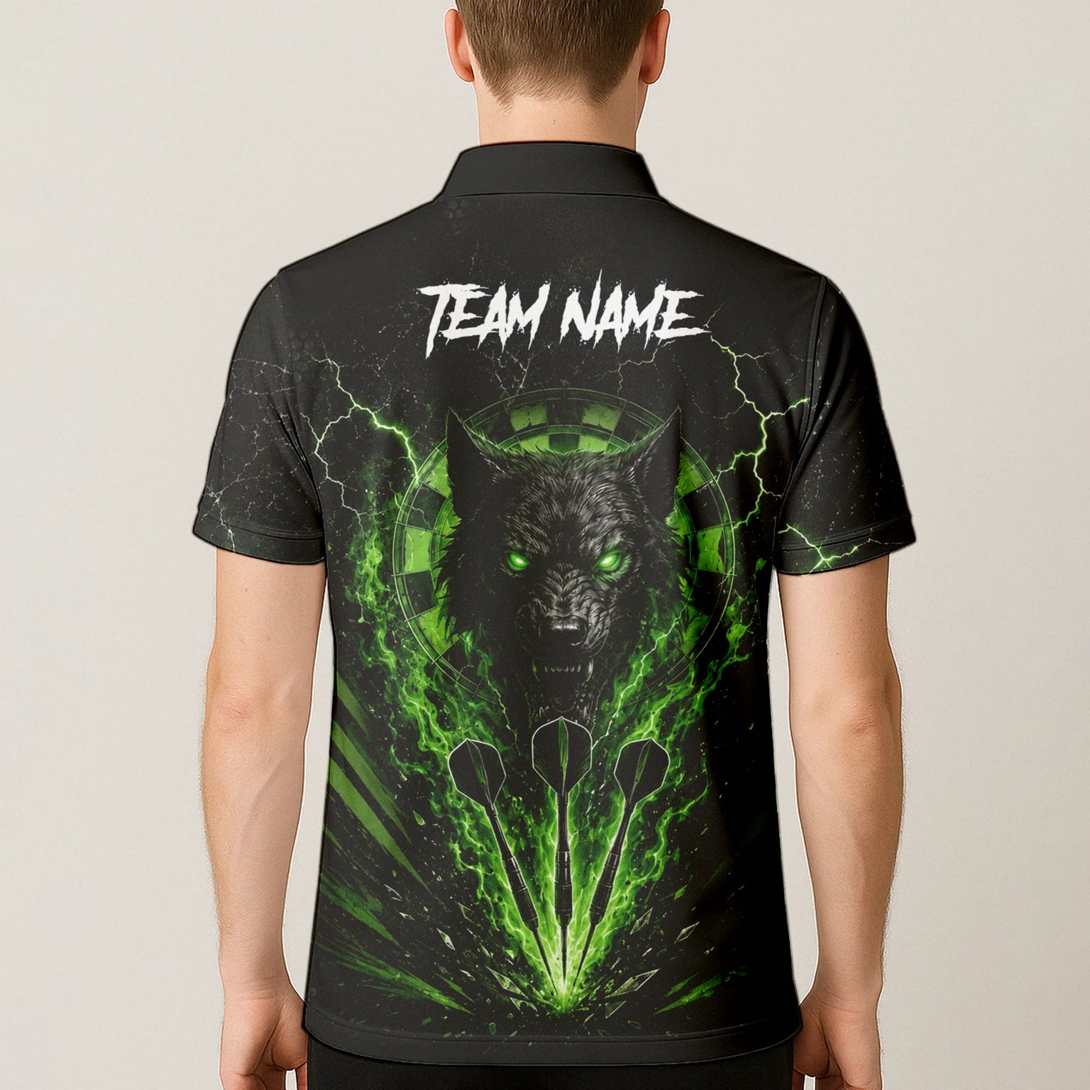 Personalisiertes Schwarz-grünes Wolf-Dartboard Dartshirt für Herren F303
