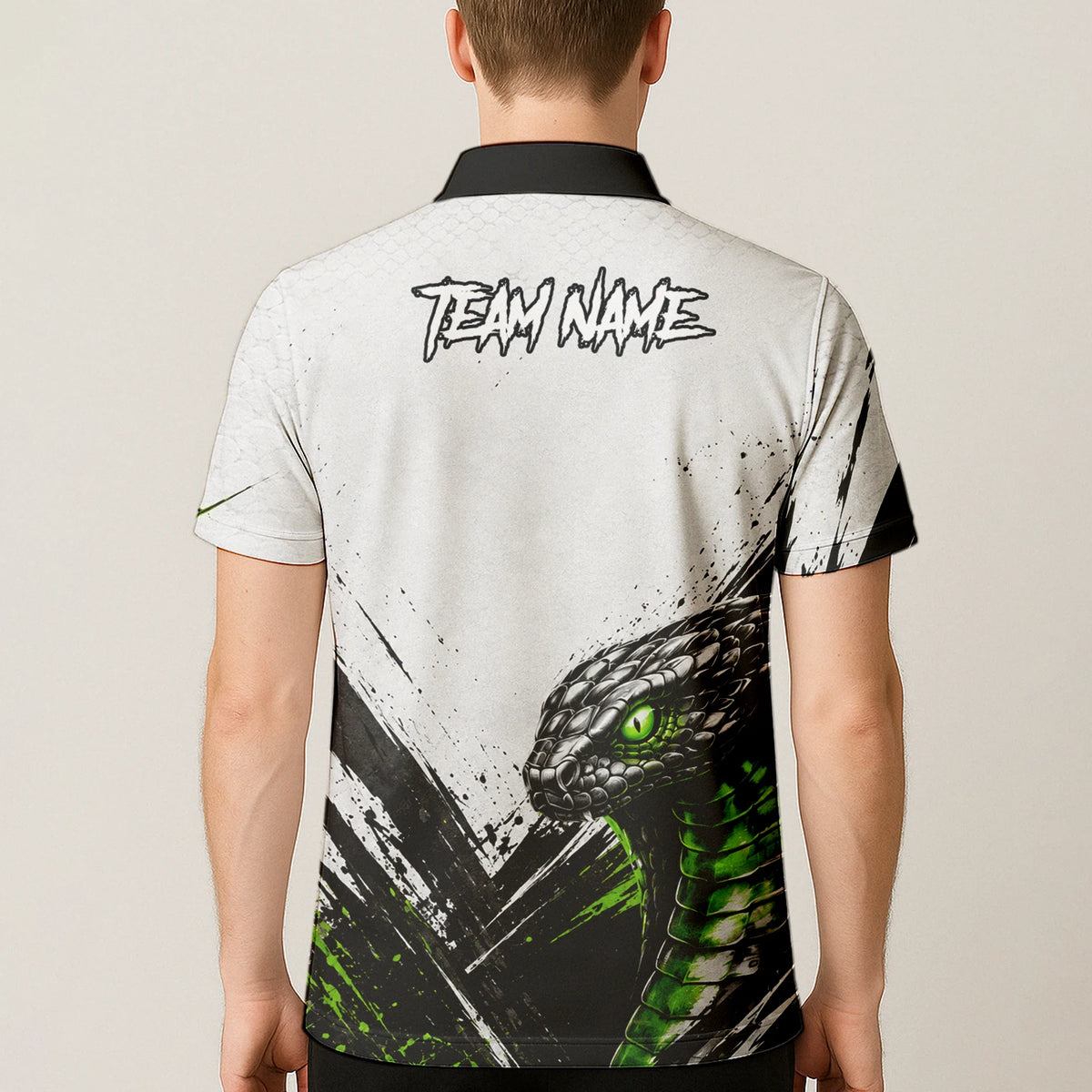 Personalisiertes Dartshirt mit weiß-schwarz-grüner Kobra für Herren A017