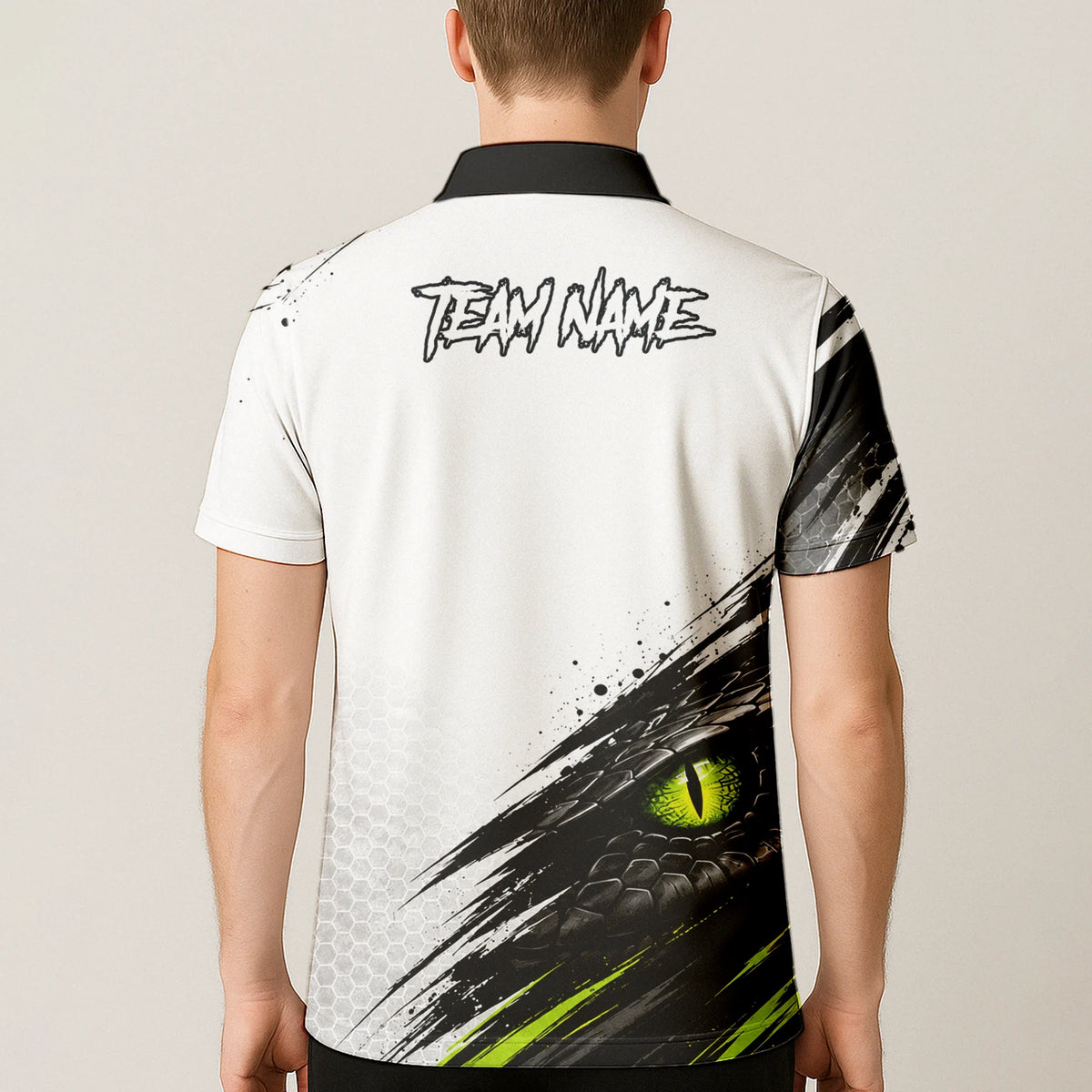 Personalisiertes Dartshirt mit weiß-schwarz-grüner Kobra für Herren I051