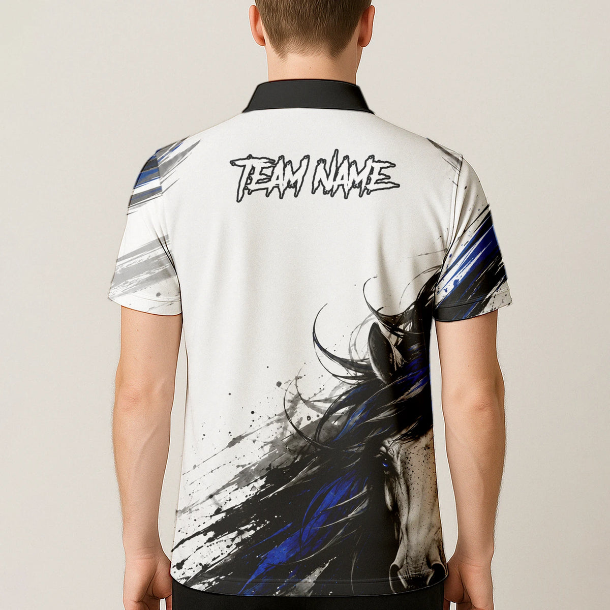 Personalisiertes Dartshirt mit weiß-schwarz-blauem steigenden Pferd für Herren O686