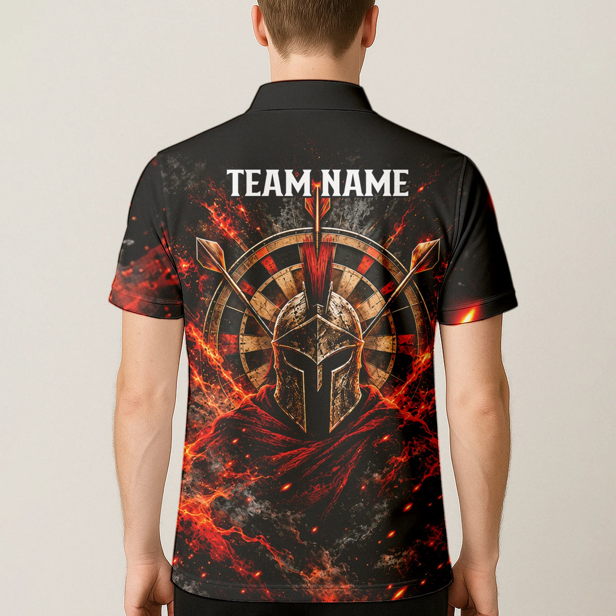 Personalisiertes Dartshirt in Schwarz, Rot und Orange mit Spartanerhelm, Flammen und Dartscheibe für Herren Z3444
