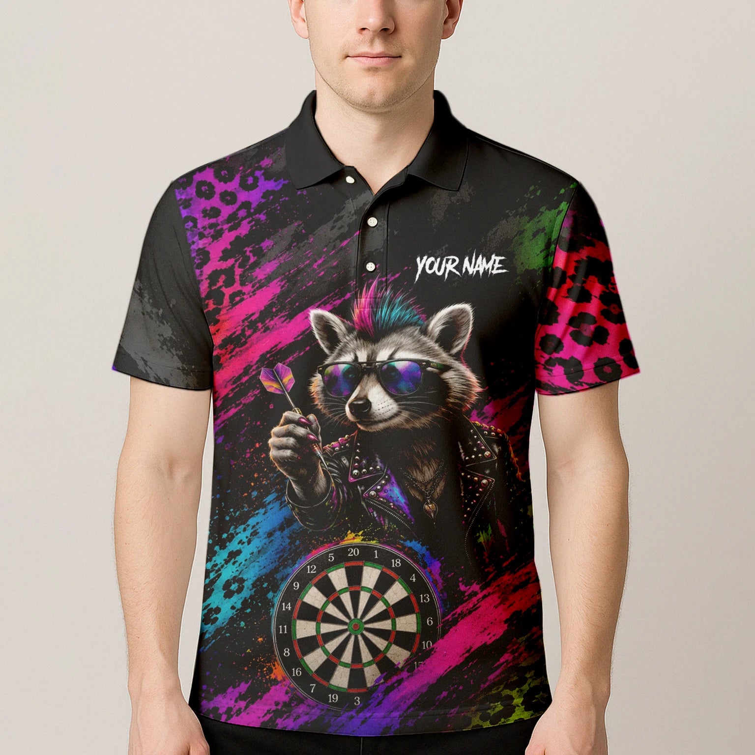 Personalisiertes Schwarz-buntes Punk-Waschbär-Dartboard Dartshirt für Herren E164