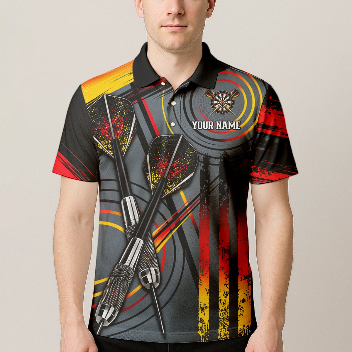 Personalisiertes Dartshirt in Grau, Schwarz, Rot und Gelb mit Dartpfeilen und Dartscheibe für Herren E2718
