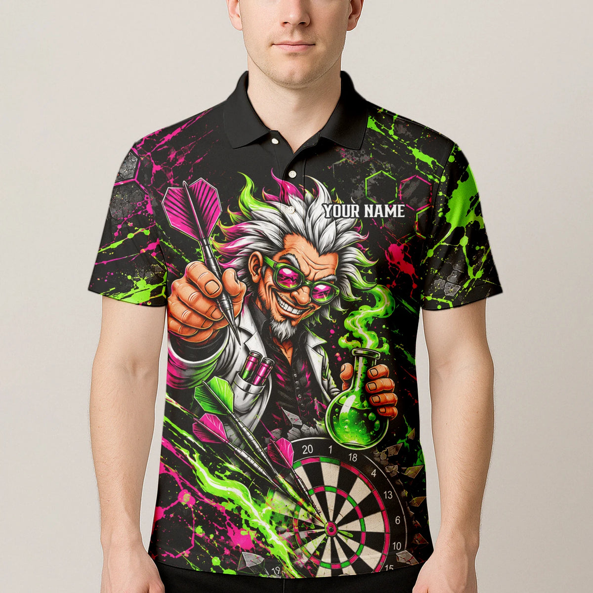 Personalisiertes Dartshirt in Schwarz, Grün und Pink mit verrücktem Wissenschaftler und Dartscheibe für Herren F9179