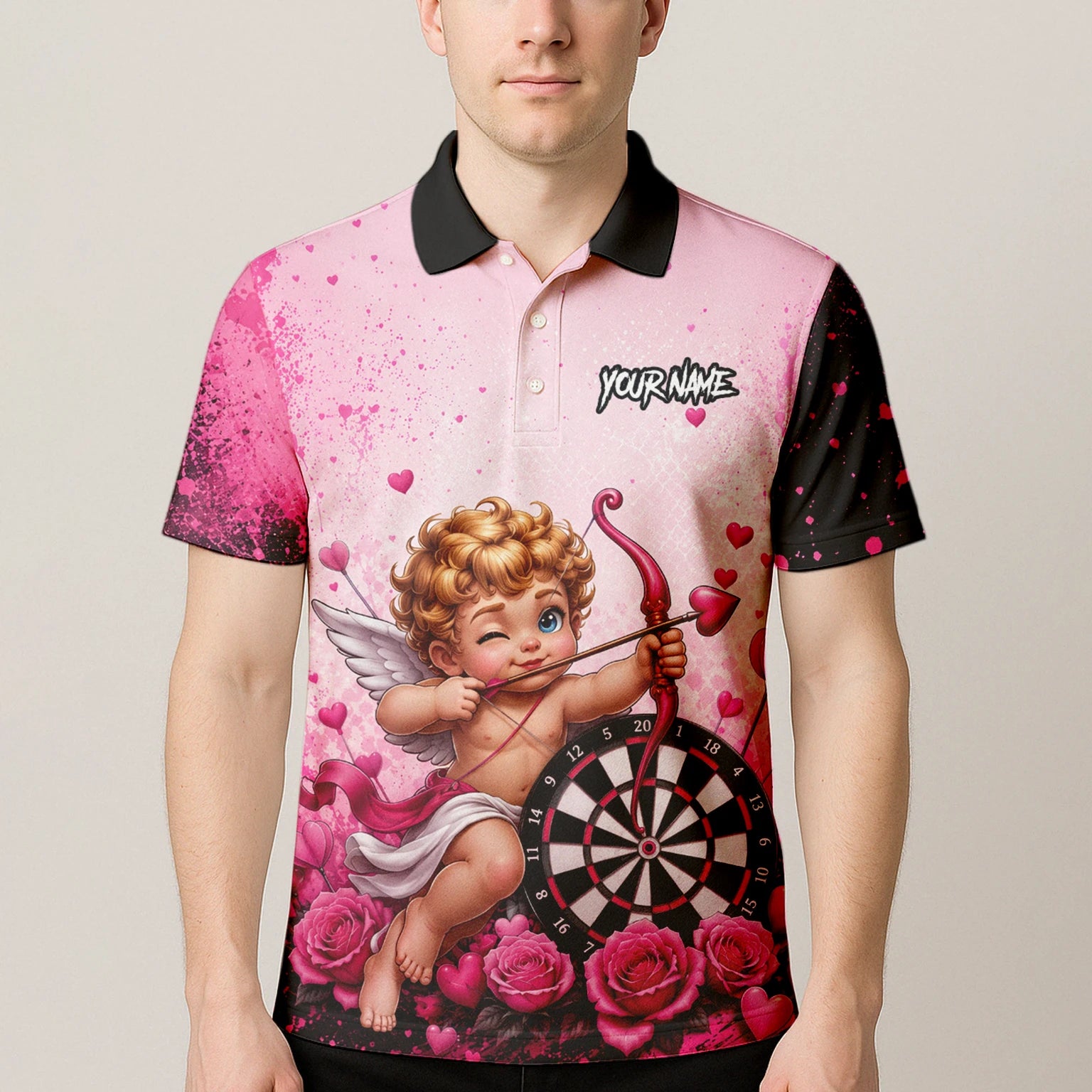 Personalisiertes Pink-schwarzes Amor-Dartboard Dartshirt für Herren I643
