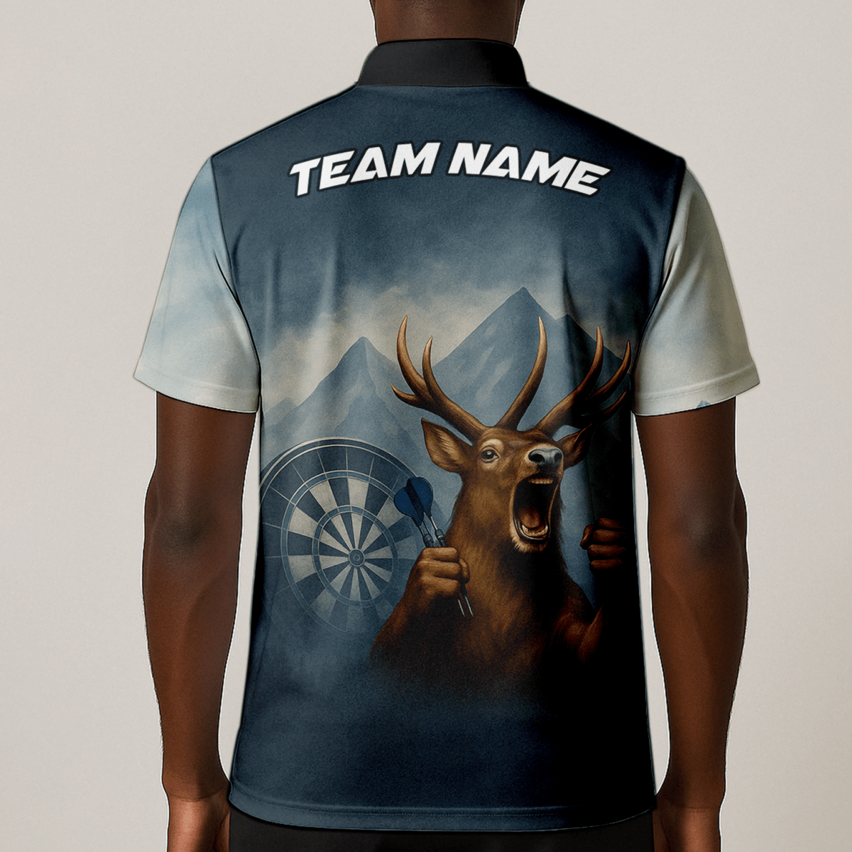 Dart Poloshirt für Herren mit Hirsch Berg Nebel Motiv - Personalisiert: Eigener Name & Team - P5260 - Outfitsuche