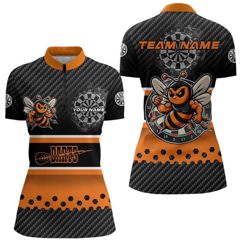 Personalisierte Darts Polo - Shirts mit schwarzem und orangefarbenem Design, Lustige Darts Bekleidung, Beste Darts Geschenke T3263 - Outfitsuche