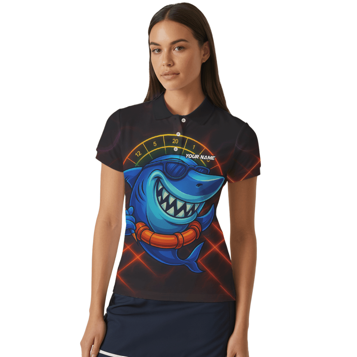 Personalisiertes Damen Dart Poloshirt mit grimmigem Maskottchen - Motiv G3683 - Outfitsuche