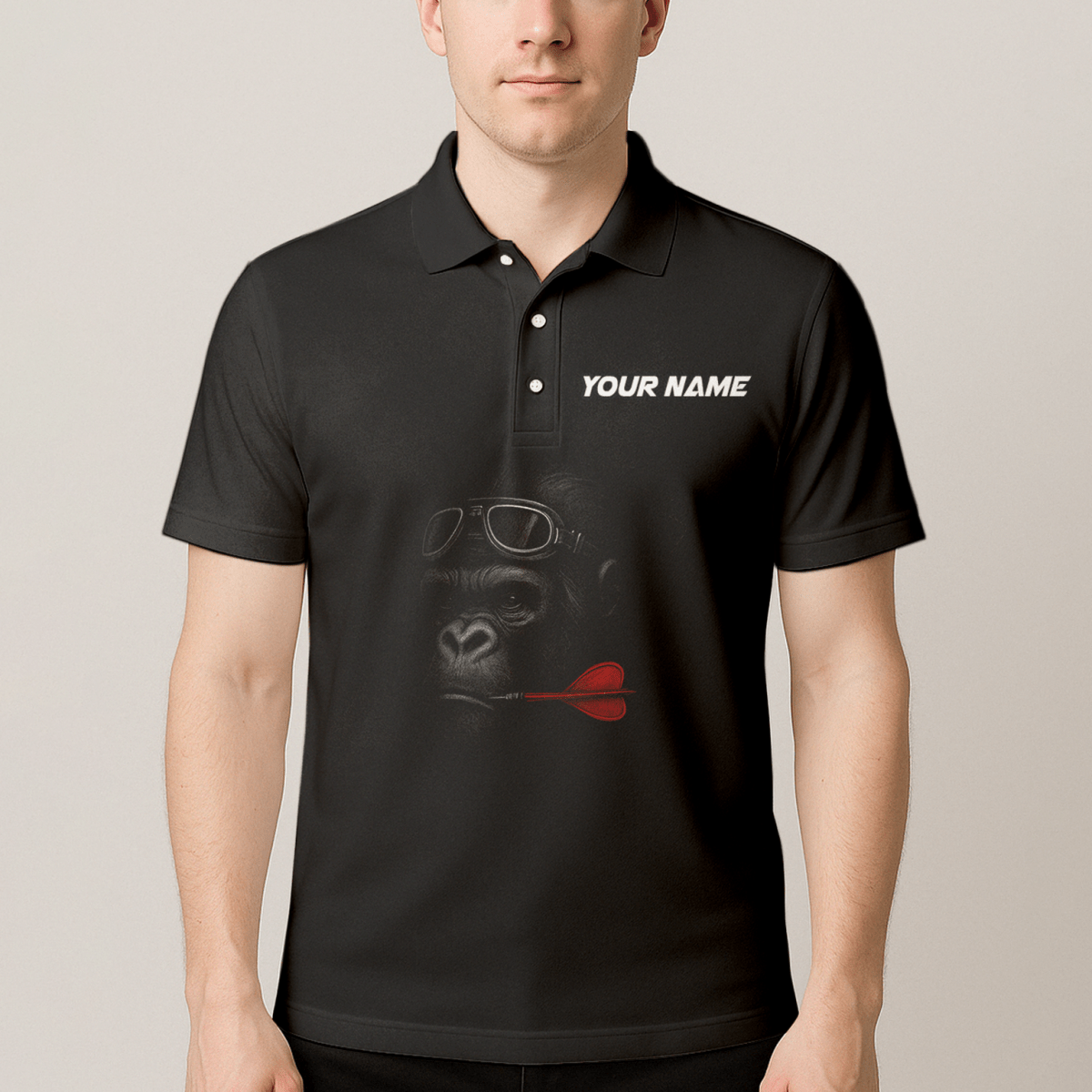 Personalisiertes Dart Polo Shirt für Herren - Gorilla - Brille Roter Dart Schwarzer Name - G7594 - Outfitsuche