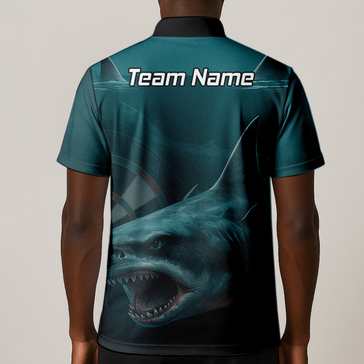 Personalisiertes Dart - Polohemd Herren – Weißer Hai Design, Petrol - Schwarz, mit Wunsch - Teamname T7018 - Outfitsuche