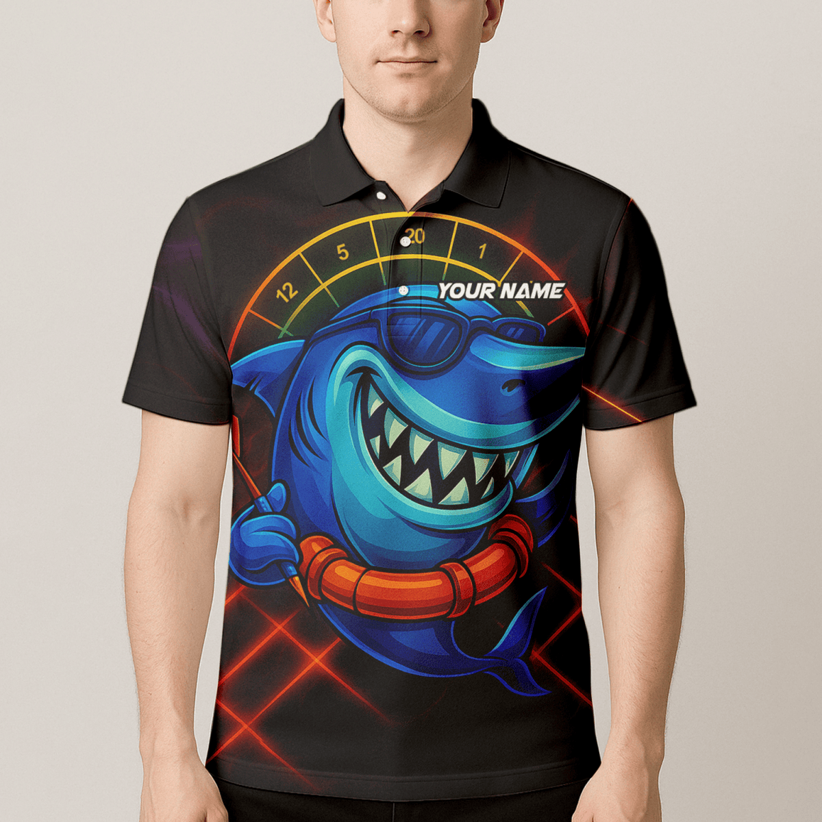 Personalisiertes Dart - Poloshirt für Herren mit wütendem Dartscheiben - Maskottchen, Weiß - Schwarz G3683 - Outfitsuche