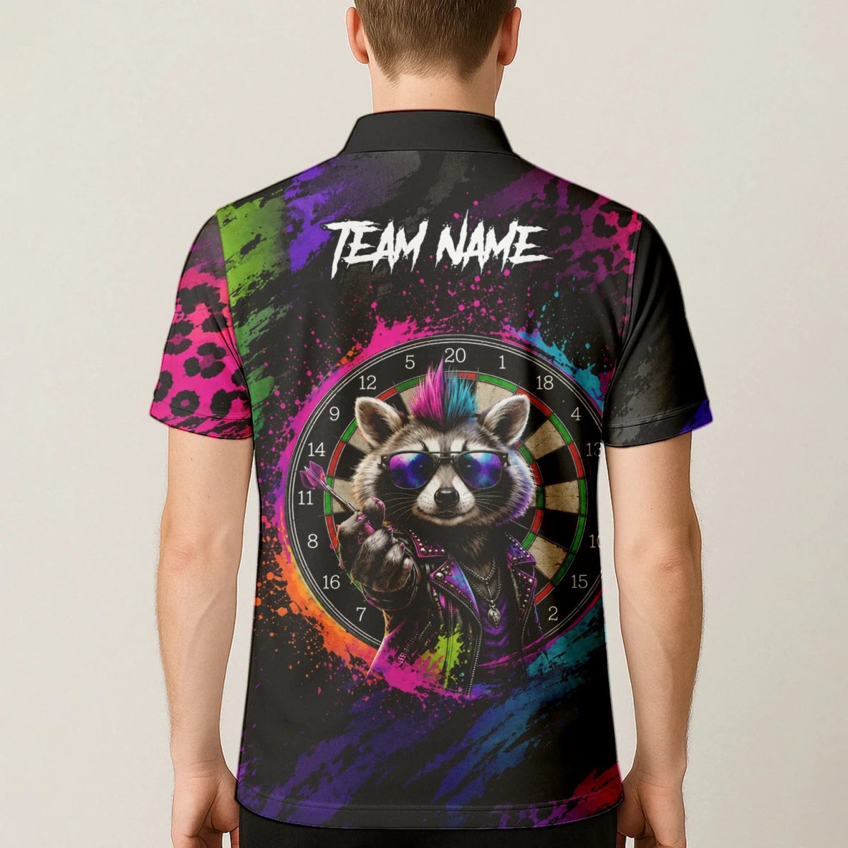 Personalisiertes Schwarz-buntes Punk-Waschbär-Dartboard Dartshirt für Herren E164 - Outfitsuche
